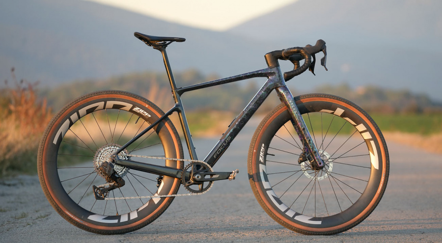 Test Focus Atlas 2026: carbono o aluminio para una gravel que se sale de su enfoque