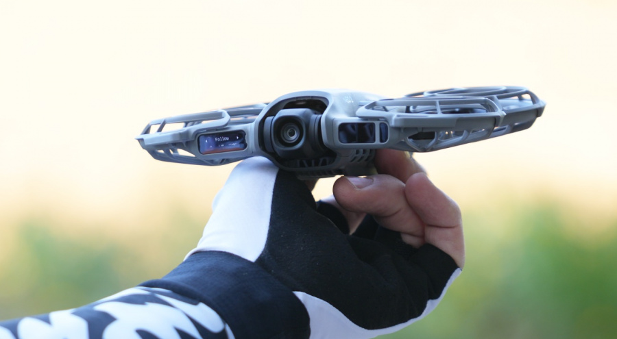 Test DJI Neo 2: parece un juguete pero es el 1er dron que vale la pena llevar contigo en bici