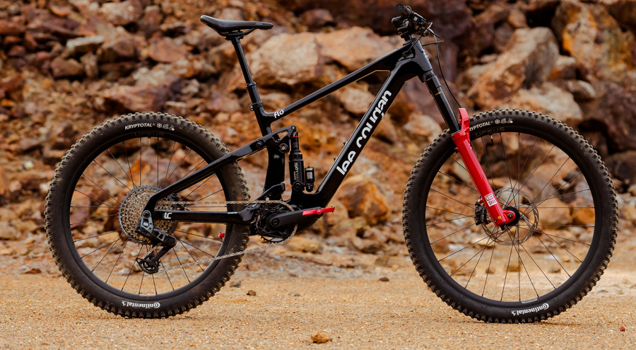 Test Lee Cougan Flö: nueva e-enduro con motor Avinox que devuelve a la marca a sus raíces gravity