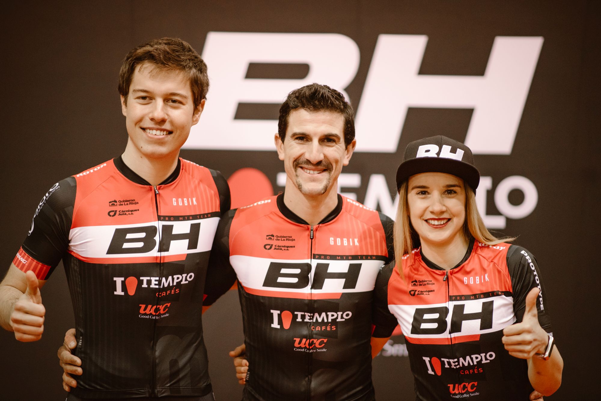 Presentación multitudinaria del BH Templo Cafés UCC