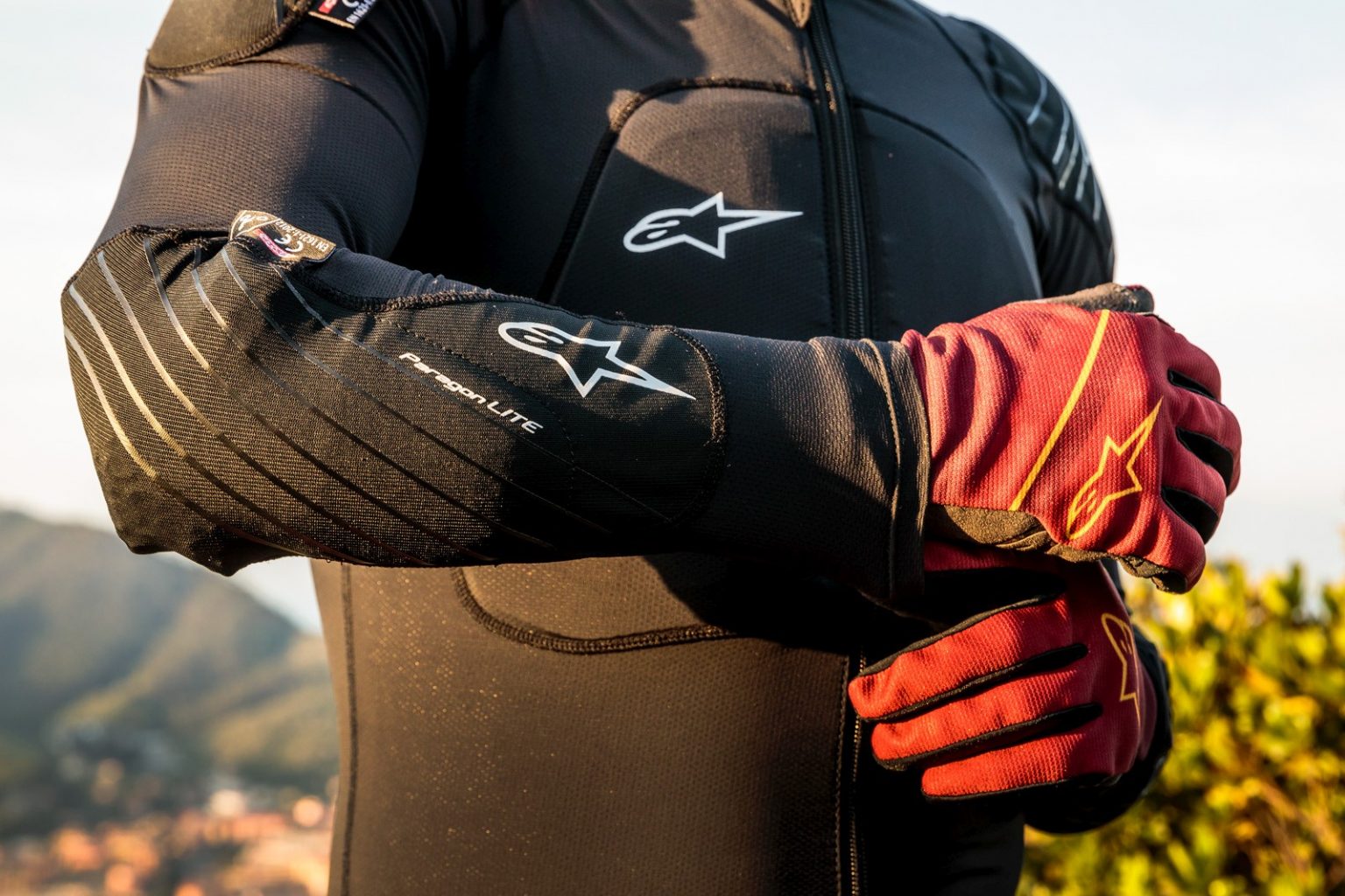 Protecciones Alpinestars Paragon Lite ligereza y resistencia