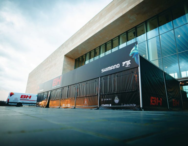 Presentado el BH Coloma Team, que estrenará un espectacular paddock en