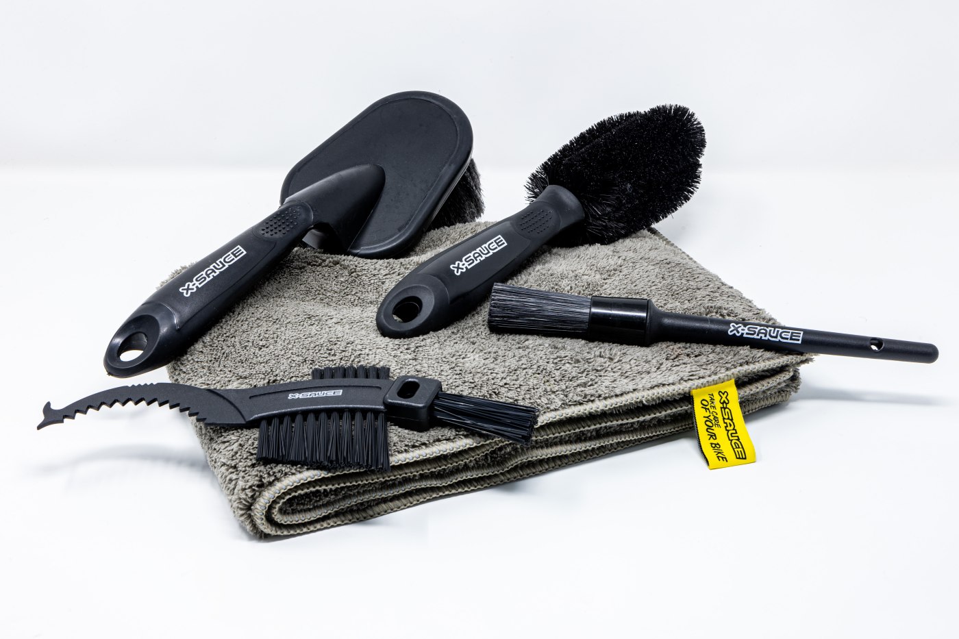 Nuevos accesorios para limpiar la bicicleta de X-Sauce: cepillos y paño de  microfibra