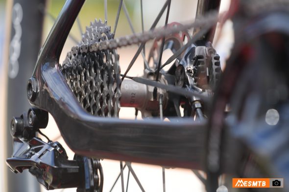 Oquo con radios de carbono