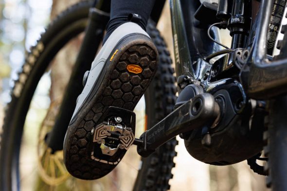 Giant-LivShuttleBCPhotoAssets-31